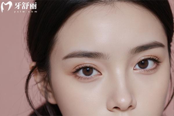 秋天美妆新思路，琥珀流光风咋搞？	用琥珀流光风打开秋天，在这秋意渐浓时，咱美妆咋搭上这股风，来学新思路。