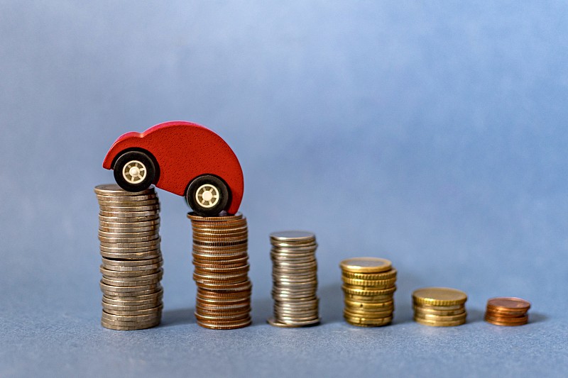 为电动汽车,小型汽车,汽车贷款,购买和出售电动汽车存钱图片下载